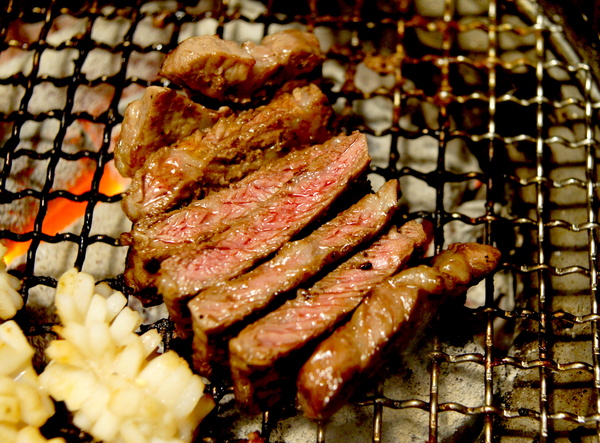 燒肉眾雙和板南店(雙和板南店):(新北。中和區美食) 『燒肉眾-雙和板南店』燒烤吃到飽。三種消費方案,任你挑,保證讓你吃飽飽,肚飽眼皮鬆! 好吃好睡好幸福~