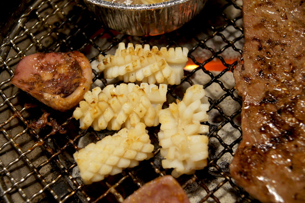 燒肉眾雙和板南店(雙和板南店):(新北。中和區美食) 『燒肉眾-雙和板南店』燒烤吃到飽。三種消費方案,任你挑,保證讓你吃飽飽,肚飽眼皮鬆! 好吃好睡好幸福~