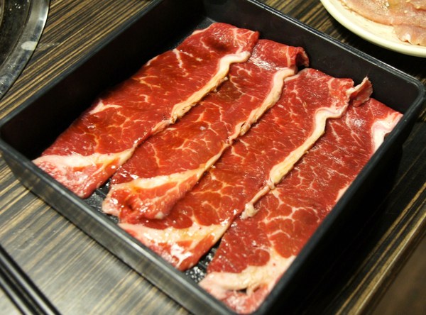 燒肉眾雙和板南店(雙和板南店):(新北。中和區美食) 『燒肉眾-雙和板南店』燒烤吃到飽。三種消費方案,任你挑,保證讓你吃飽飽,肚飽眼皮鬆! 好吃好睡好幸福~