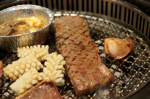 燒肉眾雙和板南店(雙和板南店):(新北。中和區美食) 『燒肉眾-雙和板南店』燒烤吃到飽。三種消費方案,任你挑,保證讓你吃飽飽,肚飽眼皮鬆! 好吃好睡好幸福~