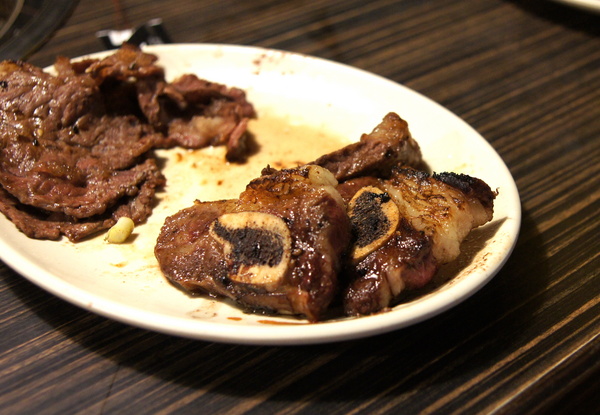 燒肉眾雙和板南店(雙和板南店):(新北。中和區美食) 『燒肉眾-雙和板南店』燒烤吃到飽。三種消費方案,任你挑,保證讓你吃飽飽,肚飽眼皮鬆! 好吃好睡好幸福~