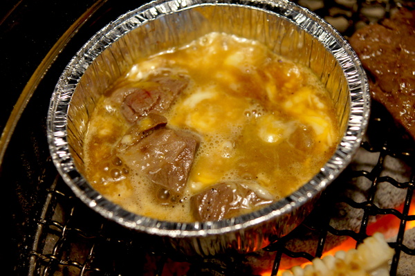 燒肉眾雙和板南店(雙和板南店):(新北。中和區美食) 『燒肉眾-雙和板南店』燒烤吃到飽。三種消費方案,任你挑,保證讓你吃飽飽,肚飽眼皮鬆! 好吃好睡好幸福~