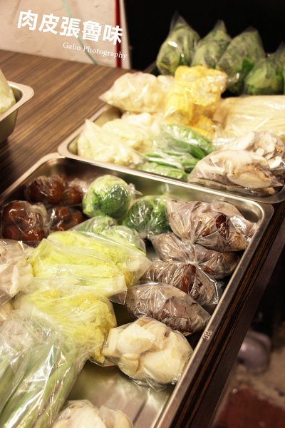 肉皮張滷味(台南忠義店):【台南】來自嘉義的肉皮張魯味 (忠義店),跟台南滷味不一樣的鹹香好滋味!