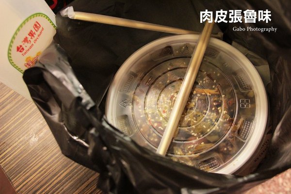 肉皮張滷味(台南忠義店):【台南】來自嘉義的肉皮張魯味 (忠義店),跟台南滷味不一樣的鹹香好滋味!