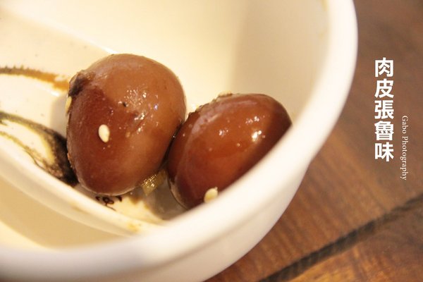 肉皮張滷味(台南忠義店):【台南】來自嘉義的肉皮張魯味 (忠義店),跟台南滷味不一樣的鹹香好滋味!