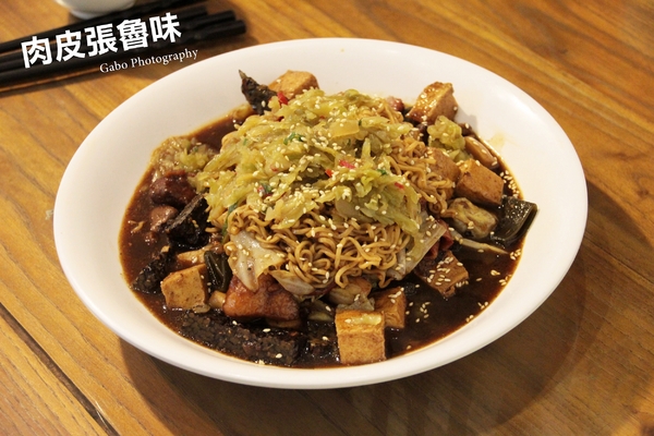 肉皮張滷味(台南忠義店):【台南】來自嘉義的肉皮張魯味 (忠義店),跟台南滷味不一樣的鹹香好滋味!