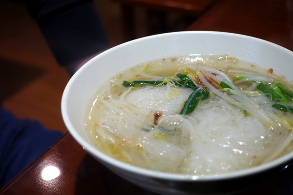 天橋下鵝肉專賣店:(胖樺食記)永和必吃平價小吃「天橋下鵝肉專賣店」,超級好吃的煙燻鵝肉還有各種讓人驚豔的小菜