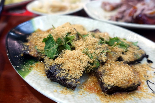 天橋下鵝肉專賣店:(胖樺食記)永和必吃平價小吃「天橋下鵝肉專賣店」,超級好吃的煙燻鵝肉還有各種讓人驚豔的小菜