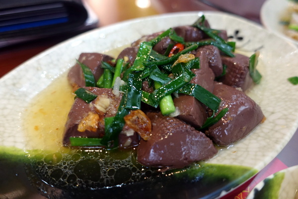 天橋下鵝肉專賣店:(胖樺食記)永和必吃平價小吃「天橋下鵝肉專賣店」,超級好吃的煙燻鵝肉還有各種讓人驚豔的小菜