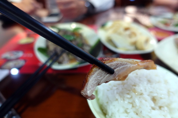 天橋下鵝肉專賣店:(胖樺食記)永和必吃平價小吃「天橋下鵝肉專賣店」,超級好吃的煙燻鵝肉還有各種讓人驚豔的小菜