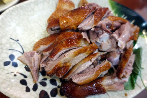 天橋下鵝肉專賣店:(胖樺食記)永和必吃平價小吃「天橋下鵝肉專賣店」,超級好吃的煙燻鵝肉還有各種讓人驚豔的小菜