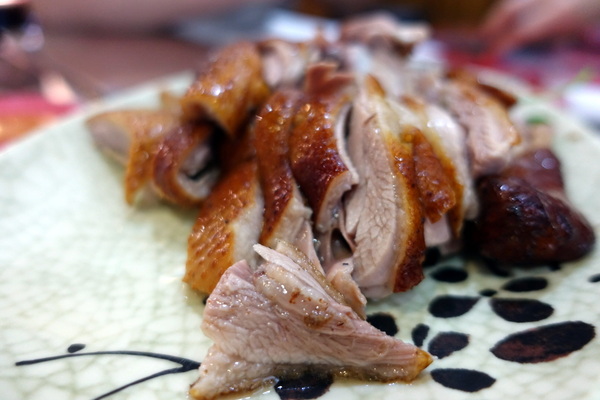 天橋下鵝肉專賣店:(胖樺食記)永和必吃平價小吃「天橋下鵝肉專賣店」,超級好吃的煙燻鵝肉還有各種讓人驚豔的小菜