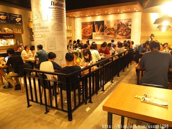 堤諾比薩 Tino's Pizza Café(高雄草衙道店)：【愛評口碑券】堤諾比薩Tino's Pizza/Cafe(高雄草衙道店)。珍奶加比薩的獨特滋味 餅皮一流 義式創意比薩驚奇必吃