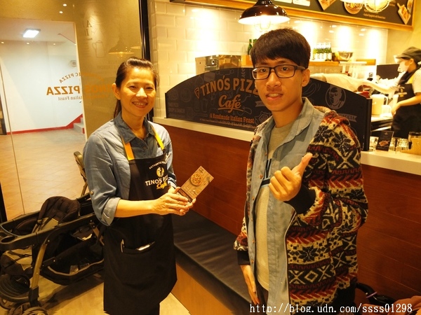 堤諾比薩 Tino's Pizza Café(高雄草衙道店)：【愛評口碑券】堤諾比薩Tino's Pizza/Cafe(高雄草衙道店)。珍奶加比薩的獨特滋味 餅皮一流 義式創意比薩驚奇必吃