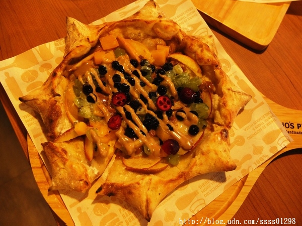 堤諾比薩 Tino's Pizza Café(高雄草衙道店)：【愛評口碑券】堤諾比薩Tino's Pizza/Cafe(高雄草衙道店)。珍奶加比薩的獨特滋味 餅皮一流 義式創意比薩驚奇必吃