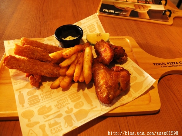 堤諾比薩 Tino's Pizza Café(高雄草衙道店)：【愛評口碑券】堤諾比薩Tino's Pizza/Cafe(高雄草衙道店)。珍奶加比薩的獨特滋味 餅皮一流 義式創意比薩驚奇必吃