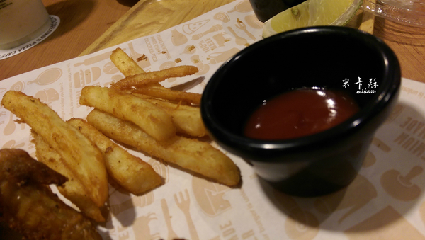 TINO'S PIZZA CAFE 堤諾比薩(高雄草衙道店):【高雄/食﹡前鎮】南臺灣初登場千萬別錯過.珍珠奶茶披薩超吸睛!.TINO'S PIZZA CAFE 堤諾比薩(高雄草衙道店)