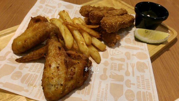 TINO'S PIZZA CAFE 堤諾比薩(高雄草衙道店):【高雄/食﹡前鎮】南臺灣初登場千萬別錯過.珍珠奶茶披薩超吸睛!.TINO'S PIZZA CAFE 堤諾比薩(高雄草衙道店)