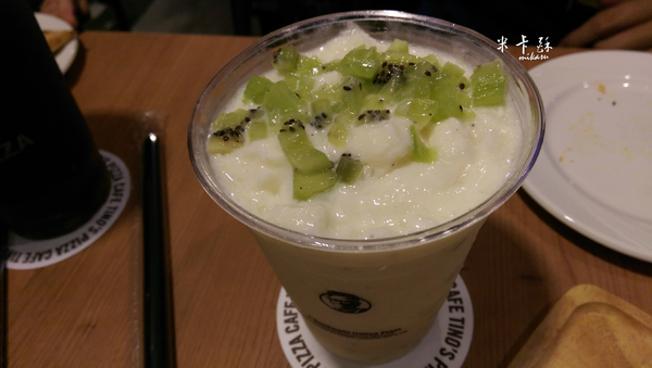 TINO'S PIZZA CAFE 堤諾比薩(高雄草衙道店):【高雄/食﹡前鎮】南臺灣初登場千萬別錯過.珍珠奶茶披薩超吸睛!.TINO'S PIZZA CAFE 堤諾比薩(高雄草衙道店)