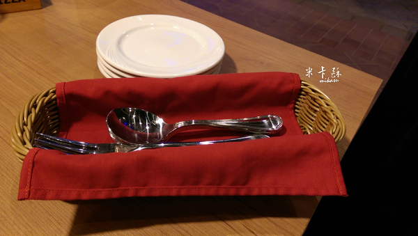 TINO'S PIZZA CAFE 堤諾比薩(高雄草衙道店):【高雄/食﹡前鎮】南臺灣初登場千萬別錯過.珍珠奶茶披薩超吸睛!.TINO'S PIZZA CAFE 堤諾比薩(高雄草衙道店)