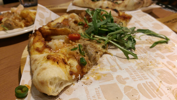 TINO'S PIZZA CAFE 堤諾比薩(高雄草衙道店):【高雄/食﹡前鎮】南臺灣初登場千萬別錯過.珍珠奶茶披薩超吸睛!.TINO'S PIZZA CAFE 堤諾比薩(高雄草衙道店)