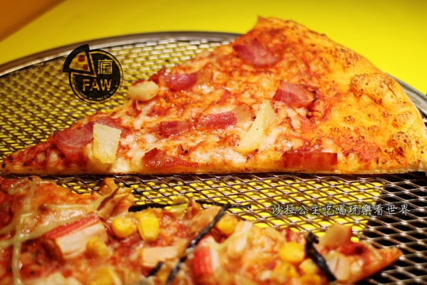 FAW瘋玩：東區批薩『FAW瘋玩』外帶/單片35元起/捷運忠孝敦化平價美食