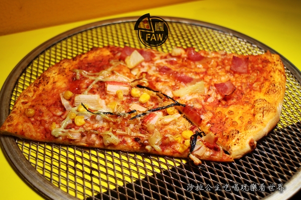 FAW瘋玩：東區批薩『FAW瘋玩』外帶/單片35元起/捷運忠孝敦化平價美食