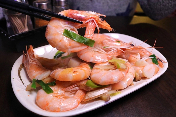 IN9 飲酒串燒：【新北市食記】IN9飲酒串燒Bar聖誕活動推出消費滿999即可抽禮物~下班或凌晨來串烤&飛鏢&酒吧以及宵夜和聊天的好去處