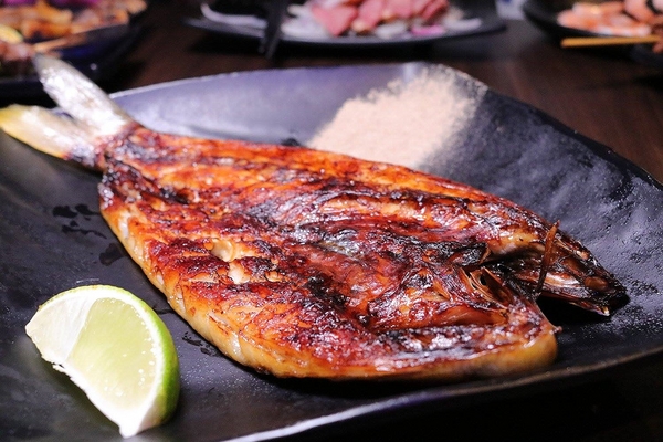 IN9 飲酒串燒：【新北市食記】IN9飲酒串燒Bar聖誕活動推出消費滿999即可抽禮物~下班或凌晨來串烤&飛鏢&酒吧以及宵夜和聊天的好去處