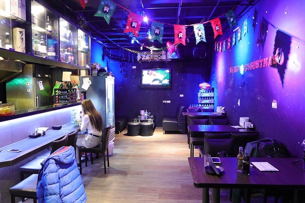 IN9 飲酒串燒：【新北市食記】IN9飲酒串燒Bar聖誕活動推出消費滿999即可抽禮物~下班或凌晨來串烤&飛鏢&酒吧以及宵夜和聊天的好去處