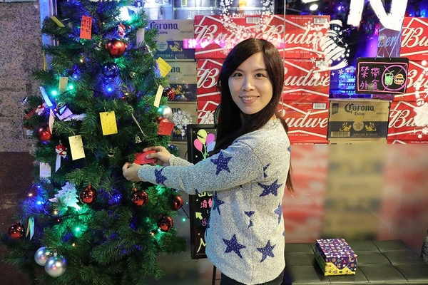 IN9 飲酒串燒：【新北市食記】IN9飲酒串燒Bar聖誕活動推出消費滿999即可抽禮物~下班或凌晨來串烤&飛鏢&酒吧以及宵夜和聊天的好去處