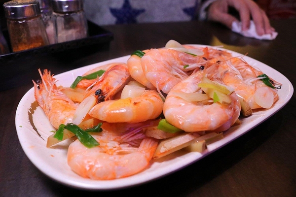 IN9 飲酒串燒：【新北市食記】IN9飲酒串燒Bar聖誕活動推出消費滿999即可抽禮物~下班或凌晨來串烤&飛鏢&酒吧以及宵夜和聊天的好去處