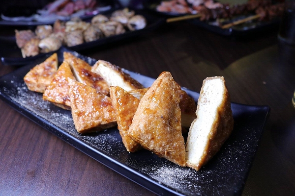 IN9 飲酒串燒：【新北市食記】IN9飲酒串燒Bar聖誕活動推出消費滿999即可抽禮物~下班或凌晨來串烤&飛鏢&酒吧以及宵夜和聊天的好去處