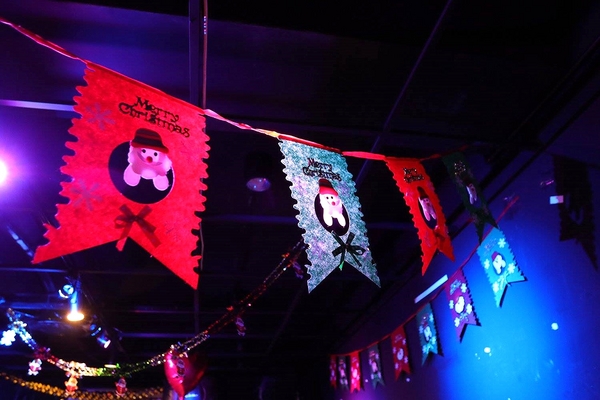 IN9 飲酒串燒：【新北市食記】IN9飲酒串燒Bar聖誕活動推出消費滿999即可抽禮物~下班或凌晨來串烤&飛鏢&酒吧以及宵夜和聊天的好去處