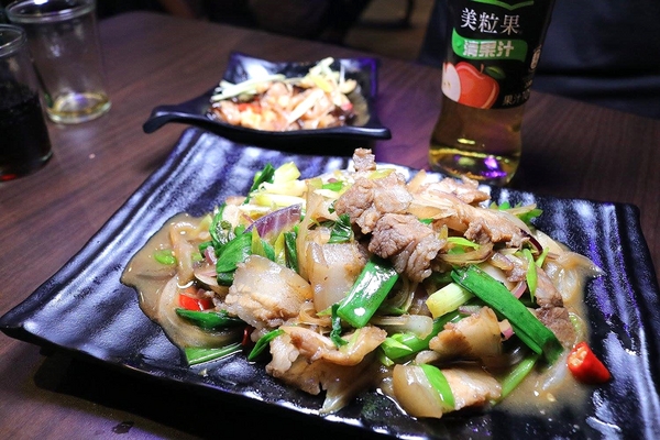 IN9 飲酒串燒：【新北市食記】IN9飲酒串燒Bar聖誕活動推出消費滿999即可抽禮物~下班或凌晨來串烤&飛鏢&酒吧以及宵夜和聊天的好去處