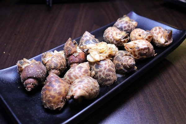 IN9 飲酒串燒：【新北市食記】IN9飲酒串燒Bar聖誕活動推出消費滿999即可抽禮物~下班或凌晨來串烤&飛鏢&酒吧以及宵夜和聊天的好去處