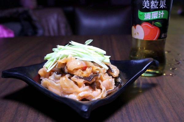 IN9 飲酒串燒：【新北市食記】IN9飲酒串燒Bar聖誕活動推出消費滿999即可抽禮物~下班或凌晨來串烤&飛鏢&酒吧以及宵夜和聊天的好去處