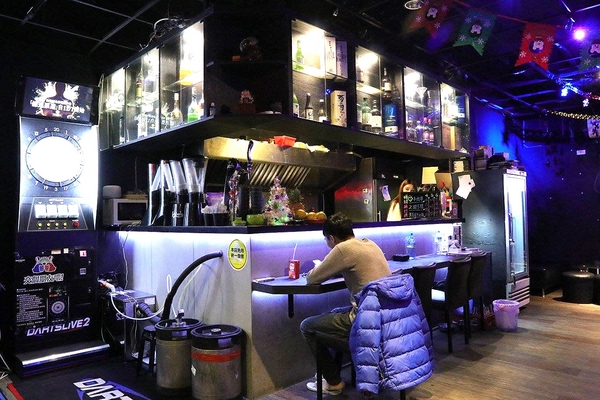 IN9 飲酒串燒：【新北市食記】IN9飲酒串燒Bar聖誕活動推出消費滿999即可抽禮物~下班或凌晨來串烤&飛鏢&酒吧以及宵夜和聊天的好去處