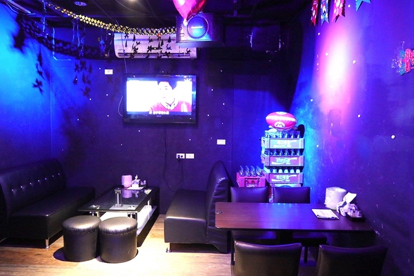 IN9 飲酒串燒：【新北市食記】IN9飲酒串燒Bar聖誕活動推出消費滿999即可抽禮物~下班或凌晨來串烤&飛鏢&酒吧以及宵夜和聊天的好去處