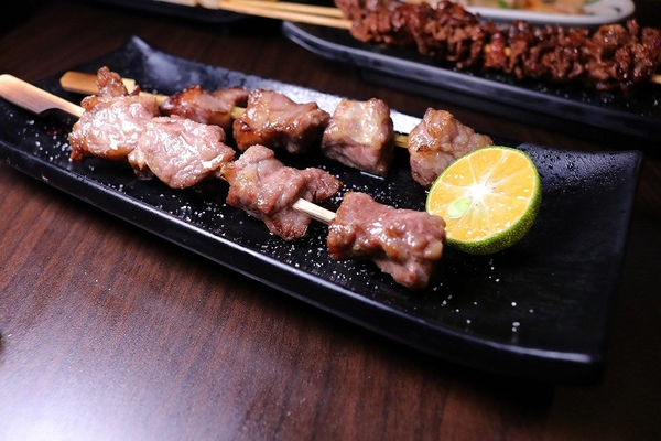 IN9 飲酒串燒：【新北市食記】IN9飲酒串燒Bar聖誕活動推出消費滿999即可抽禮物~下班或凌晨來串烤&飛鏢&酒吧以及宵夜和聊天的好去處