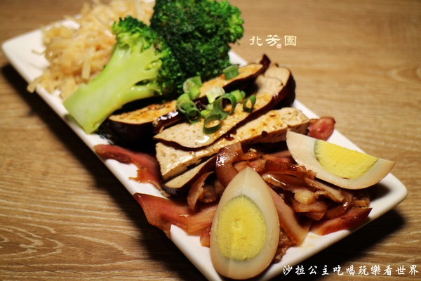 北芳園 專業精緻牛肉麵(信義店):台北牛肉麵『 北芳園精緻牛肉麵』觀光局/食上玩家指定必吃/捷運市政府站