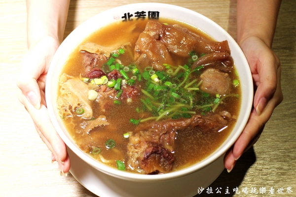 北芳園 專業精緻牛肉麵(信義店):台北牛肉麵『 北芳園精緻牛肉麵』觀光局/食上玩家指定必吃/捷運市政府站