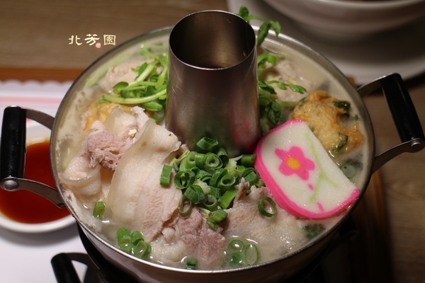 北芳園 專業精緻牛肉麵(信義店):台北牛肉麵『 北芳園精緻牛肉麵』觀光局/食上玩家指定必吃/捷運市政府站