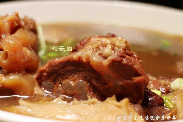 北芳園 專業精緻牛肉麵(信義店):台北牛肉麵『 北芳園精緻牛肉麵』觀光局/食上玩家指定必吃/捷運市政府站