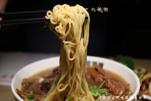 北芳園 專業精緻牛肉麵(信義店):台北牛肉麵『 北芳園精緻牛肉麵』觀光局/食上玩家指定必吃/捷運市政府站