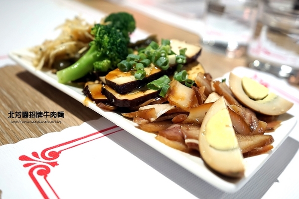 北芳園 專業精緻牛肉麵(信義店):【台北牛肉麵】台北旅遊觀光局指定台北必吃牛肉麵餐廳 / 食尚玩家推薦 ✿✿ 北芳園 專業精緻牛肉麵 ✿✿(完整菜單)