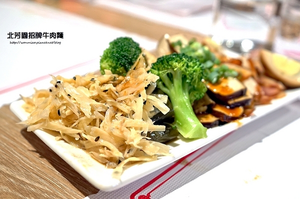 北芳園 專業精緻牛肉麵(信義店):【台北牛肉麵】台北旅遊觀光局指定台北必吃牛肉麵餐廳 / 食尚玩家推薦 ✿✿ 北芳園 專業精緻牛肉麵 ✿✿(完整菜單)