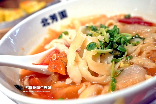 北芳園 專業精緻牛肉麵(信義店):【台北牛肉麵】台北旅遊觀光局指定台北必吃牛肉麵餐廳 / 食尚玩家推薦 ✿✿ 北芳園 專業精緻牛肉麵 ✿✿(完整菜單)