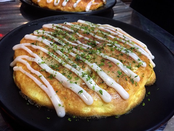 姑娘今晚不賣酒：[台南]晚餐限定 餃子大阪燒 創意新滋味 姑娘今晚不賣酒 餃子お好み焼き