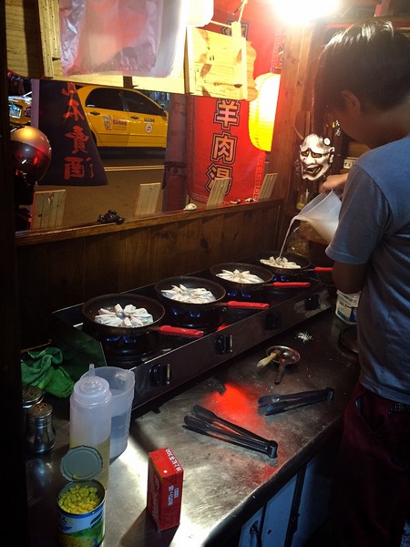 姑娘今晚不賣酒：[台南]晚餐限定 餃子大阪燒 創意新滋味 姑娘今晚不賣酒 餃子お好み焼き